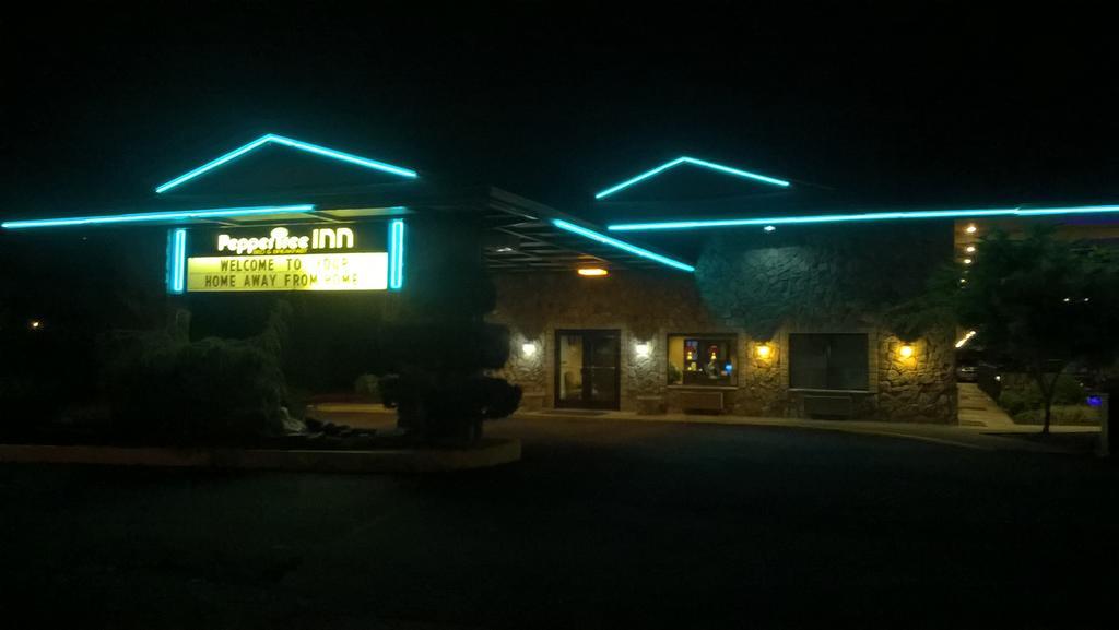 Pepper Tree Inn Beaverton Esterno foto